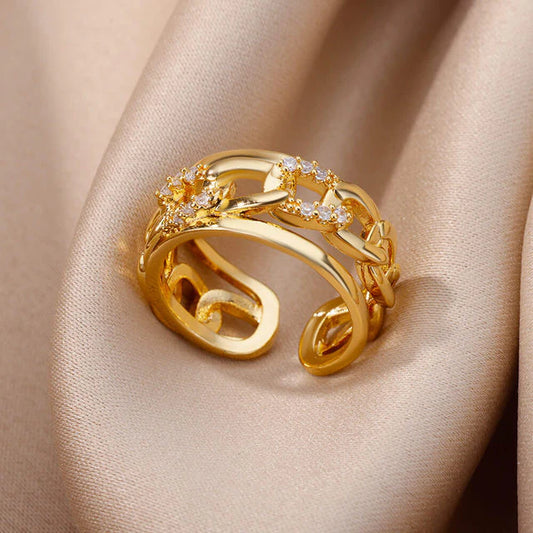 Elegant Chain Ring with White Crystals